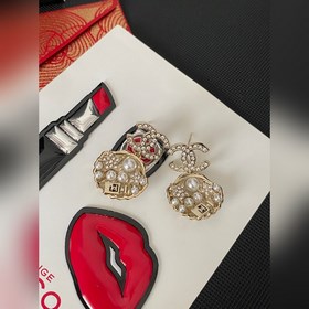 Серьги Chanel в форме ракушек с морем и морепродуктами пользуются
