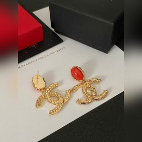 Ушные серьги Chanel пользуются большим спросом. Новинка CHAN 25： 