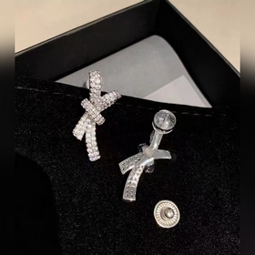 Chanel сережки с бриллиантами в форме бабочки. Очень красивые, ка