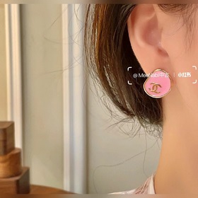 Chanel розовые серьги-гвоздики с неровной эмалью. Chanel, вы дейс