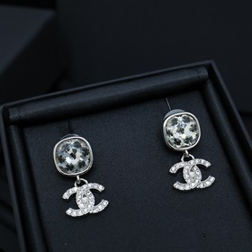 Серьги Chanel с цветными сахарными кубиками двойным логотипом Сла