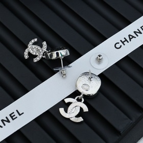 Серьги Chanel с цветными сахарными кубиками двойным логотипом Сла
