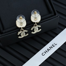 Серьги Chanel с цветными сахарными кубиками двойным логотипом Сла