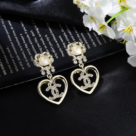 CHANEL Новые серьги. Каждая деталь выполнена с высочайшим качеств