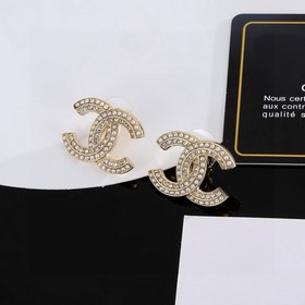 Chanel Классические серьги с двойным C-образным элементом. Эти се