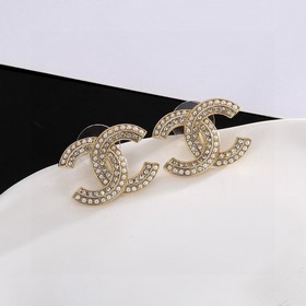 Chanel Классические серьги с двойным C-образным элементом. Эти се