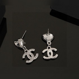 Chanel Новая весенняя коллекция в стиле средневекового ретро. Эти