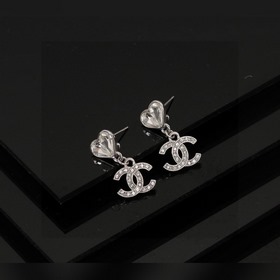Chanel Новая весенняя коллекция в стиле средневекового ретро. Эти