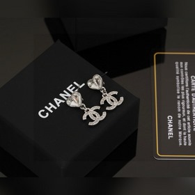 Chanel Новая весенняя коллекция в стиле средневекового ретро. Эти