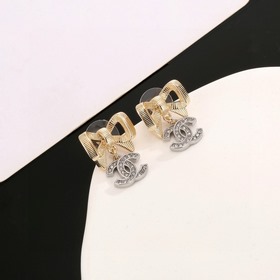 Chanel Классические серьги-гвоздики с бантиком в форме двойной бу