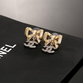 Chanel Классические серьги-гвоздики с бантиком в форме двойной бу