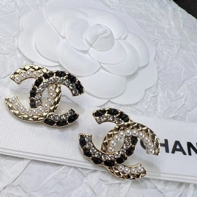 Chanel, модель, аналогичная модели, представленной в магазине, но