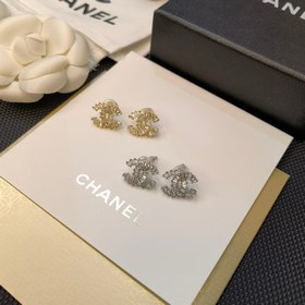Chanel импортные серьги-гвоздики с буквамиз кристаллов Swarovski.