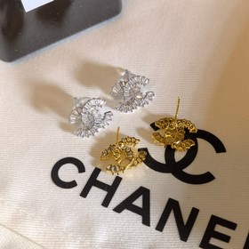 Chanel импортные серьги-гвоздики с буквамиз кристаллов Swarovski.