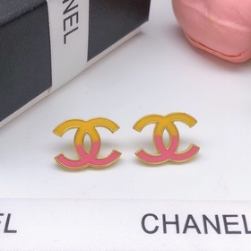 Chanel градиентные серьги-гвоздики с двойным C-образным элементом