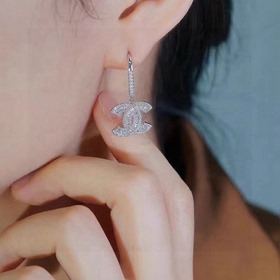 Chanel серьги-гвоздики, популярная модель, 1：1 копия оригинальной