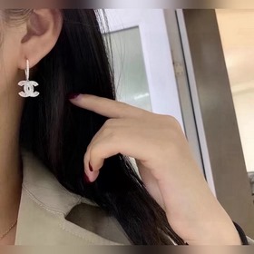 Chanel серьги-гвоздики, популярная модель, 1：1 копия оригинальной