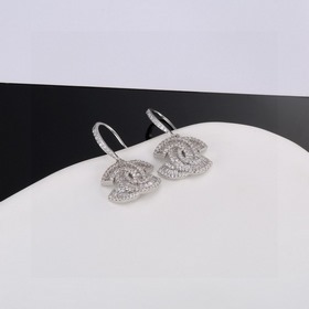Chanel серьги-гвоздики, популярная модель, 1：1 копия оригинальной
