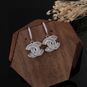 Chanel серьги-гвоздики, популярная модель, 1：1 копия оригинальной