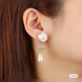 Серьги Chanel с двойным C, камелия и жемчугом с бриллиантами. Пот