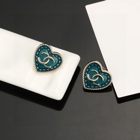 Chanel новые сережки-гвоздики с двойным C в форме сердца в стиле 
