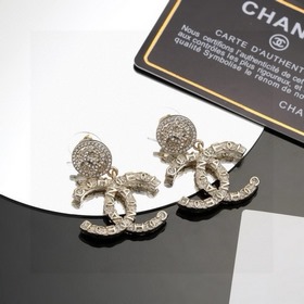 Chanel Новая весенняя коллекция в стиле средневекового ретро. Эти