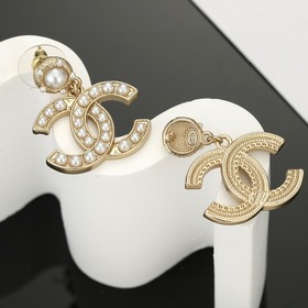 Chanel Классические серьги-гвоздики с жемчужинами двойным логотип