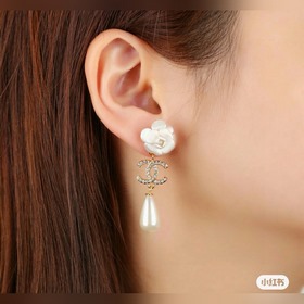 Серьги Chanel с двойным C, камелия и жемчугом с бриллиантами. Пот
