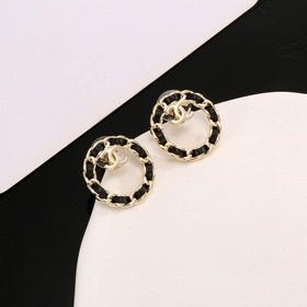 Chanel Классические серьги с двойным C-образным мотивом. Эти серь