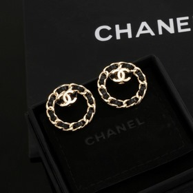 Chanel Классические серьги с двойным C-образным мотивом. Эти серь