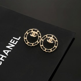 Chanel Классические серьги с двойным C-образным мотивом. Эти серь
