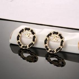 Chanel Классические серьги с двойным C-образным мотивом. Эти серь