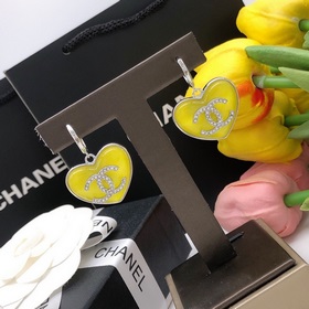 Chanel Сердцевидные серьги-крючки, желтые