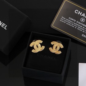 CHANEL Классическая модель из оригинального материала. Очень модн