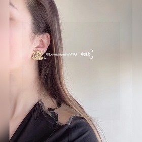 CHANEL Классическая модель из оригинального материала. Очень модн