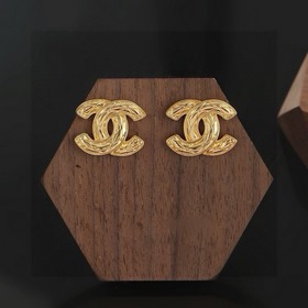 CHANEL Классическая модель из оригинального материала. Очень модн