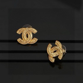 CHANEL Классическая модель из оригинального материала. Очень модн