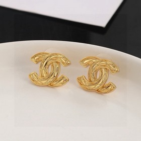 CHANEL Классическая модель из оригинального материала. Очень модн