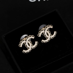 Серьги Chanel в стиле ранней весны, которые следуют последним тен