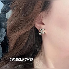 Серьги Chanel в стиле ранней весны, которые следуют последним тен