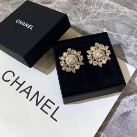 Серьги Chanel в форме подсолнуха. Искренне красивые, очень привле