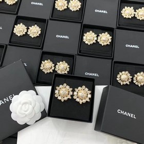 Серьги Chanel в форме подсолнуха. Искренне красивые, очень привле