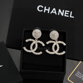 Chanel Новая коллекция ранней весны. Серьги в стиле средневековог