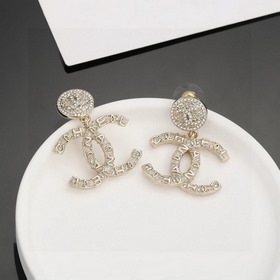 Chanel Новая коллекция ранней весны. Серьги в стиле средневековог