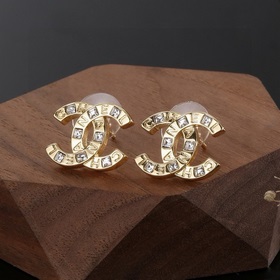 Серьги Chanel. Роскошный стиль. Величественная красота. Известный