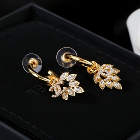 Chanel Новейшие серьги-гвоздики в форме коньского глаза Классичес