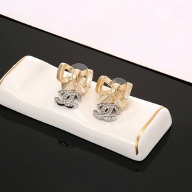 Chanel Классические серьги-гвоздики с бантиком в форме двойной бу
