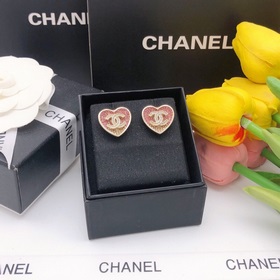Chanel Серьги-гвоздики с бриллиантами, градуированные от красного