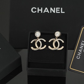 Серьги Chanel. Красота никогда не превзойдет классику. Золотой ве