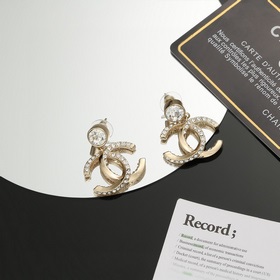 Серьги Chanel. Красота никогда не превзойдет классику. Золотой ве